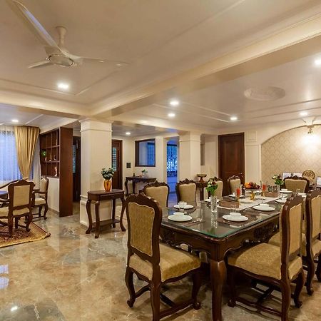 נאסיק Stayvista'S Lake La Vie - Tranquil Lake-View Villa Amidst Farmland With Pool And Poolside Gazebo - Proximity To Sula מראה חיצוני תמונה