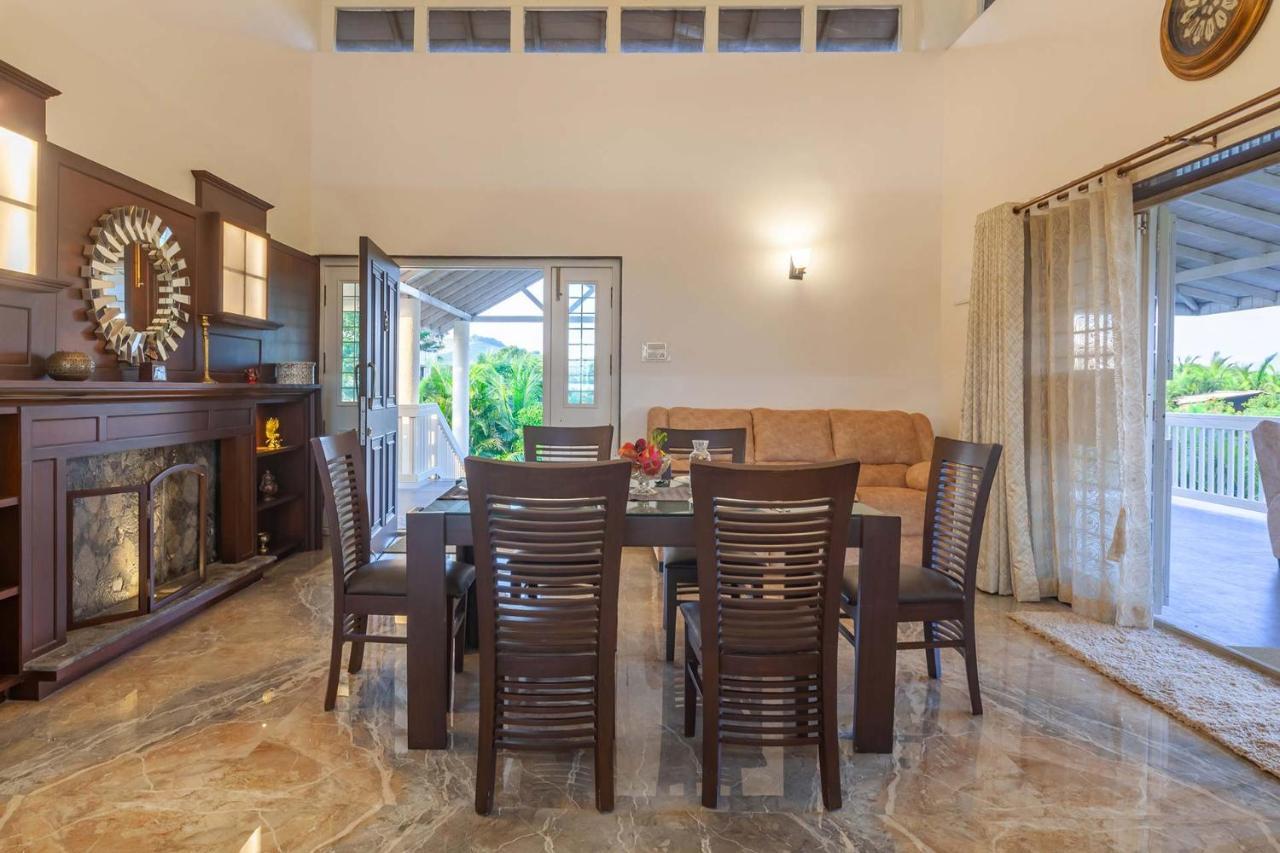 נאסיק Stayvista'S Lake La Vie - Tranquil Lake-View Villa Amidst Farmland With Pool And Poolside Gazebo - Proximity To Sula מראה חיצוני תמונה