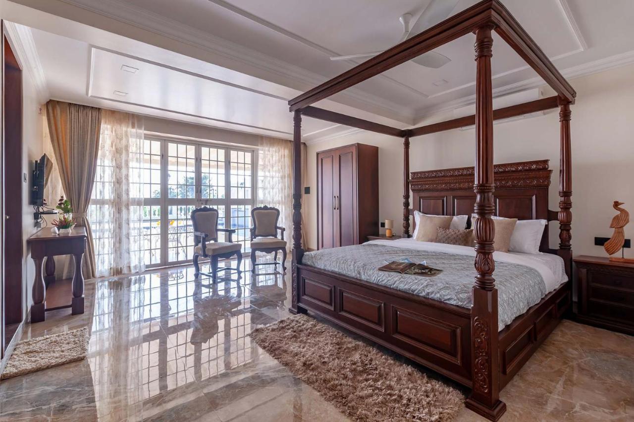 נאסיק Stayvista'S Lake La Vie - Tranquil Lake-View Villa Amidst Farmland With Pool And Poolside Gazebo - Proximity To Sula מראה חיצוני תמונה