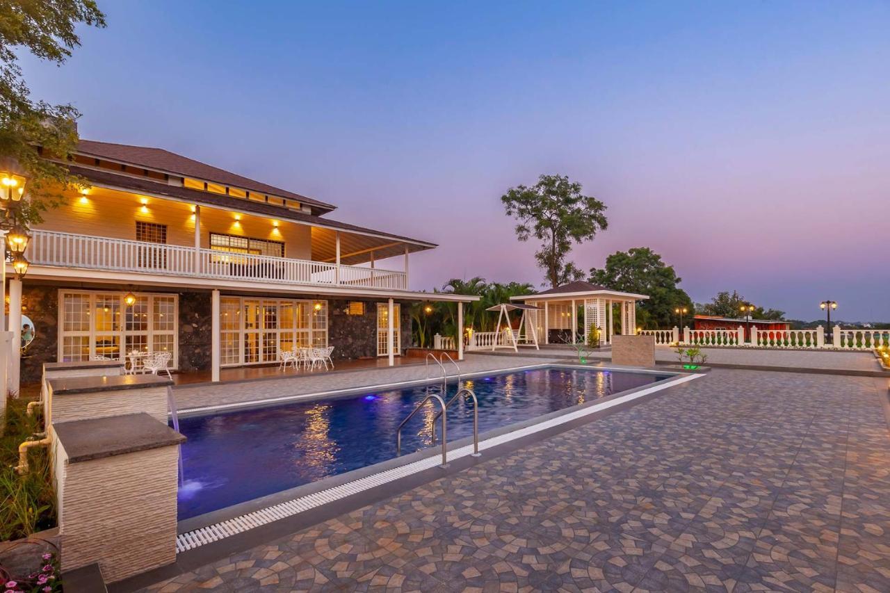 נאסיק Stayvista'S Lake La Vie - Tranquil Lake-View Villa Amidst Farmland With Pool And Poolside Gazebo - Proximity To Sula מראה חיצוני תמונה