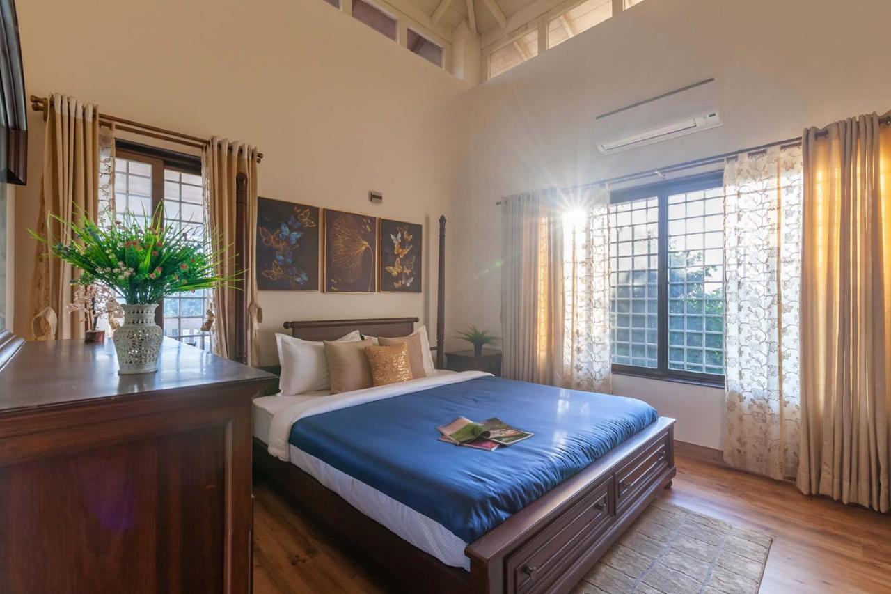 נאסיק Stayvista'S Lake La Vie - Tranquil Lake-View Villa Amidst Farmland With Pool And Poolside Gazebo - Proximity To Sula מראה חיצוני תמונה